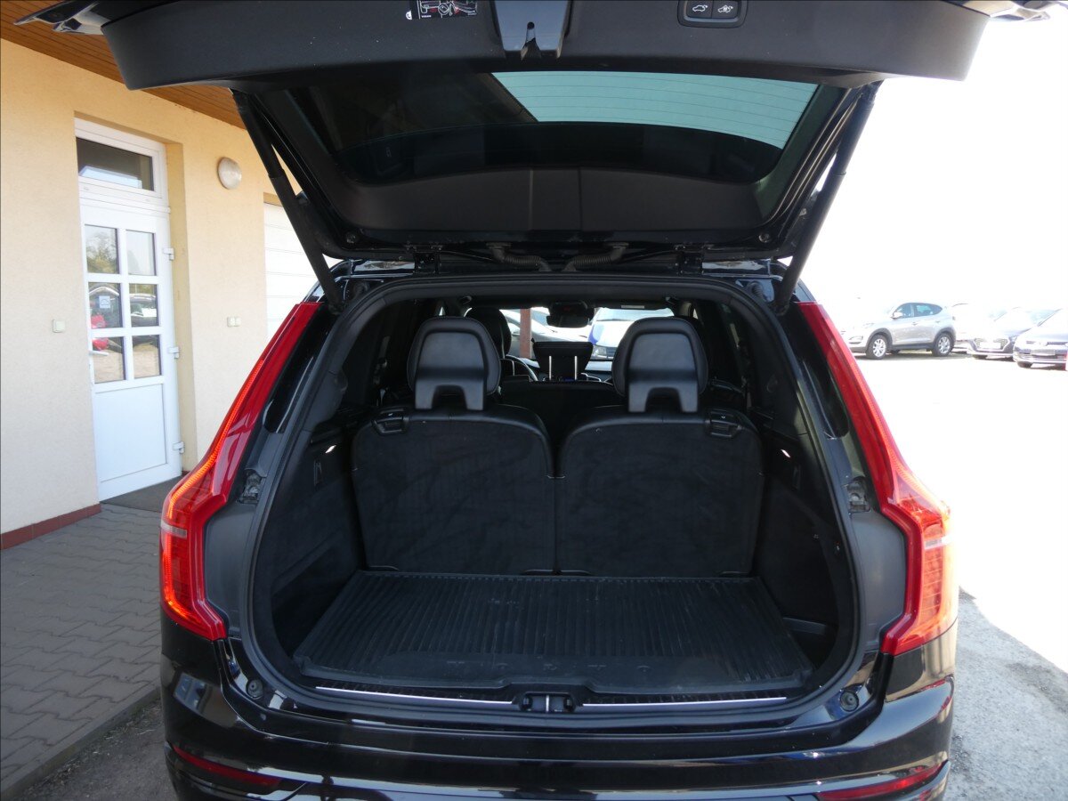 Volvo XC90 SUV / Terénní 2,0 l 228 kw