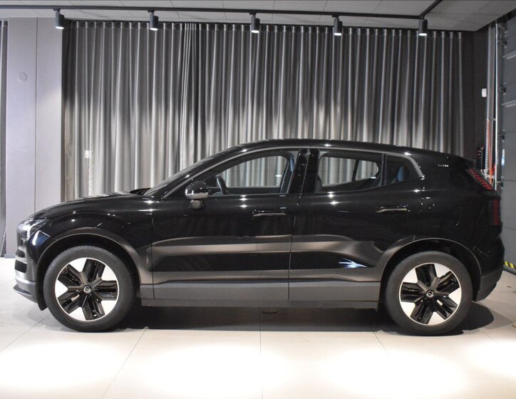 Volvo EX30 SUV / Terénní 0,0 200 kw