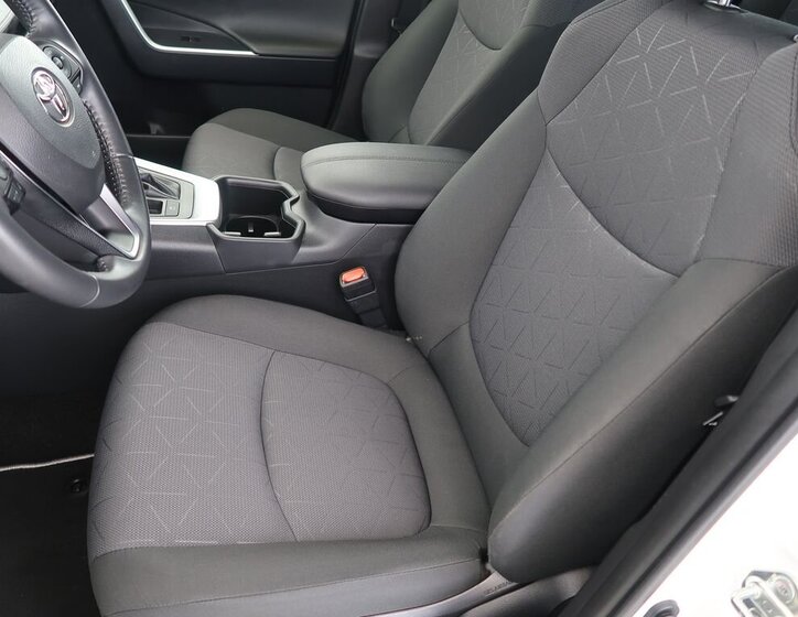 Toyota RAV4 SUV / Terénní 2,5 l 131 kw