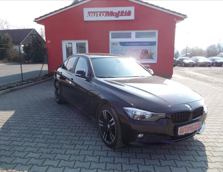 BMW Řada 3 Sedan / Limuzína 2,0 l 135 kw