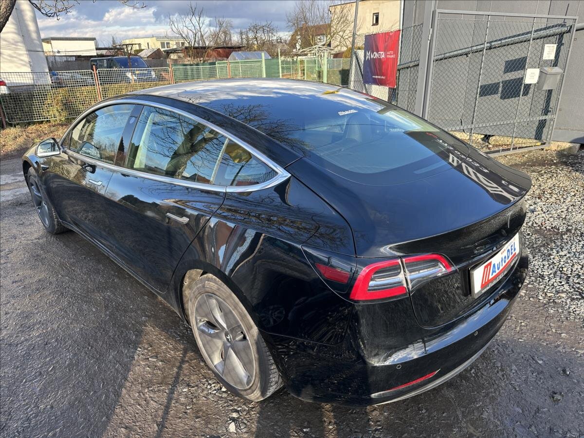 Tesla Model 3 Sedan / Limuzína 0,0 239 kw