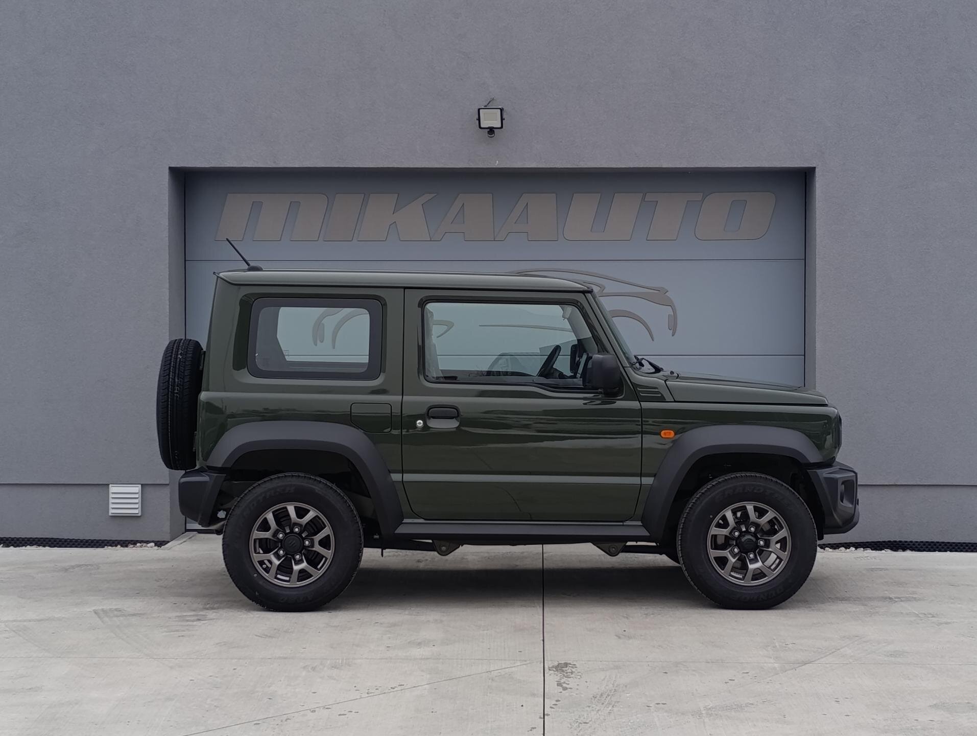 Suzuki Jimny SUV 1,5 l 75 kw