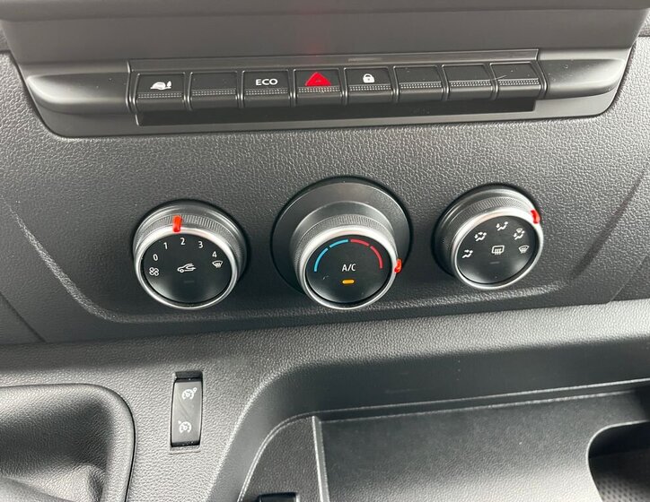 Nissan Interstar Skříň 2,3 l 100 kw