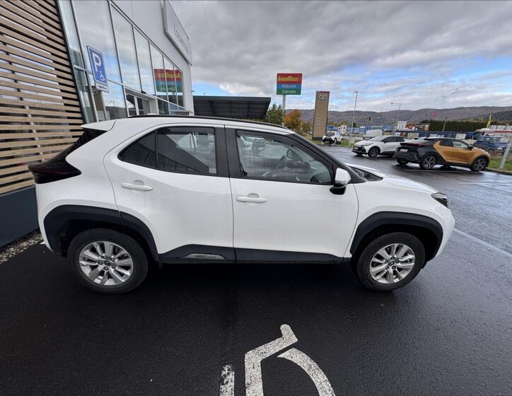 Toyota Yaris Cross 17