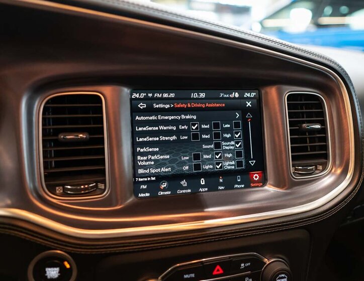 Dodge Charger Sedan / Limuzína 6,4 l 361 kw