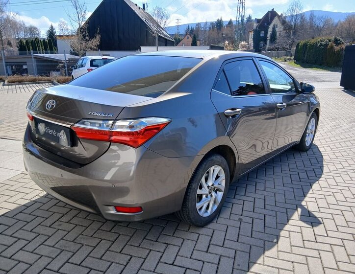 Toyota Corolla Sedan / Limuzína 1,6 l 97 kw