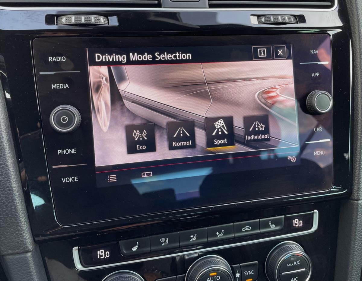 Volkswagen Golf Hatchback 2,0 l 210 kw