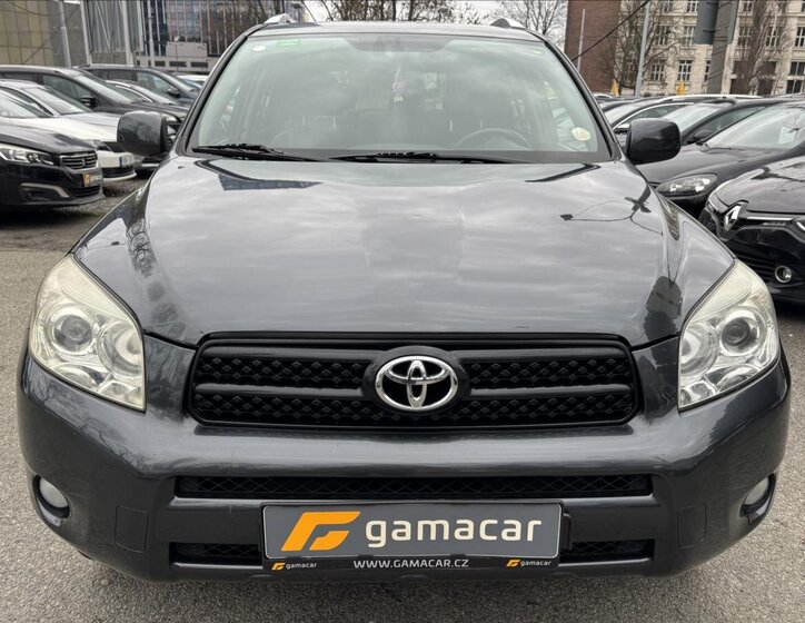 Toyota RAV4 SUV / Terénní 2,2 l 100 kw