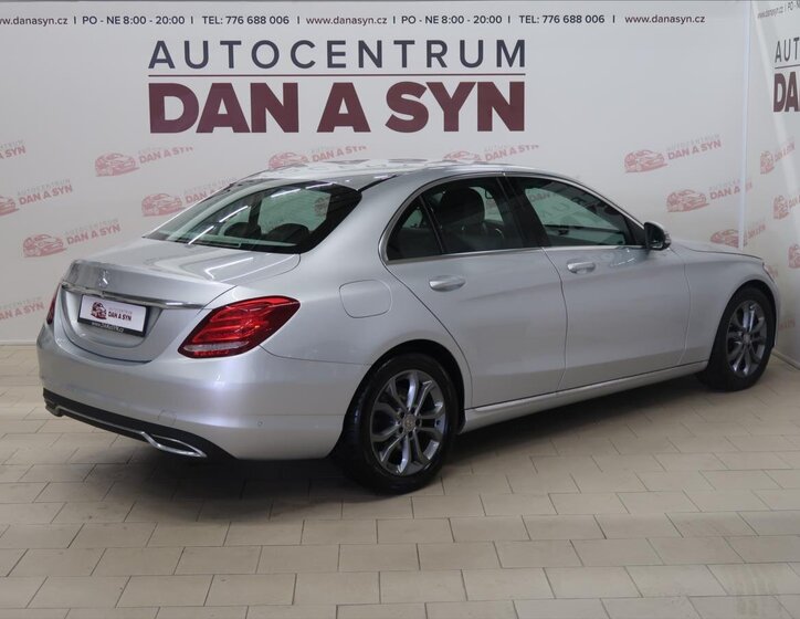 Mercedes-Benz Třídy C Sedan / Limuzína 2,1 l 125 kw