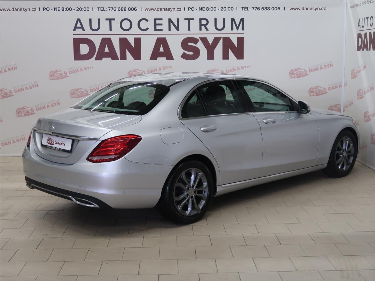 Mercedes-Benz Třídy C Sedan / Limuzína 2,1 l 125 kw