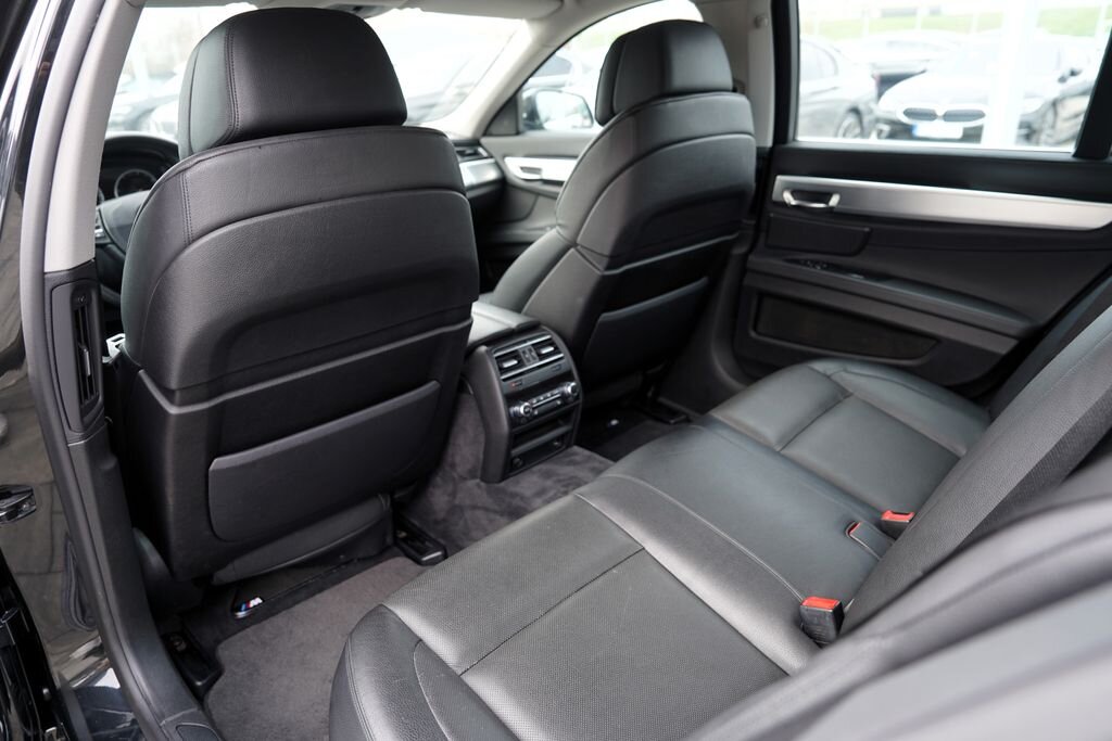 BMW Řada 7 Sedan / Limuzína 3,0 l 180 kw