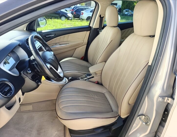 Lancia Delta Hatchback 1,6 l 88 kw