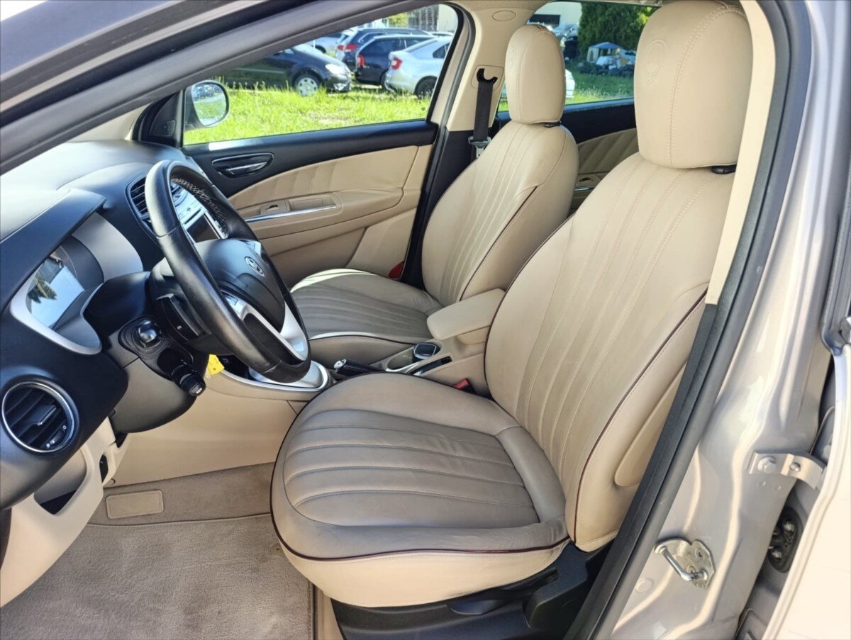 Lancia Delta Hatchback 1,6 l 88 kw