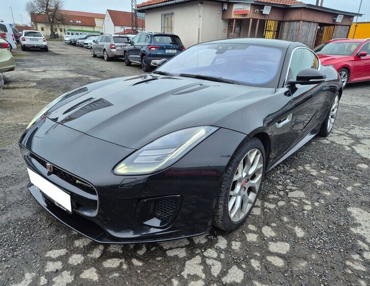 Jaguar F-Type Kupé 2,0 l 221 kw